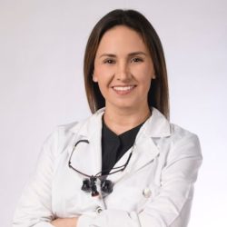 Adriana C Carrillo Castro, Dentista - Odontólogo