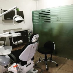 Alineadent Ortodoncia Y Periodoncia / Dr. Enver Ricardo Onofre Borja - Dra. Ana Gabriela Magaña