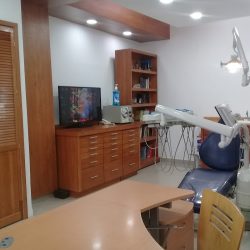 Dentista Carlos Flores