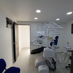 Dentista. Dr. César Villanueva