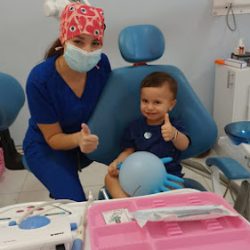 Dentista Dra. Uzi Garza
