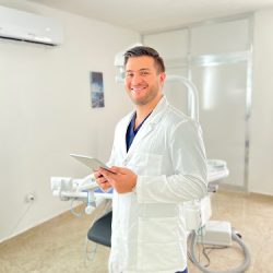 Dr. Armando Gonzalez Dentista En Merida