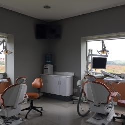 Dr. Carlos Alberto Avilés Salazar, Dentista - Odontólogo