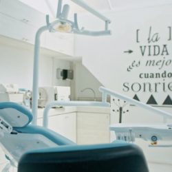 Dr. Carlos Herrera Escobar, Dentista - Odontólogo