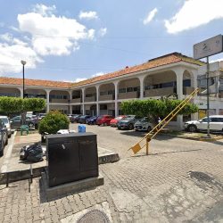 Dr. Efrain Aram Becerra, Dentista - Odontólogo