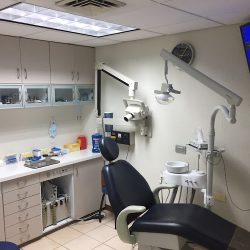 Dr. Juan Carlos Frías Goytortúa, Implantes Dentales Blanqueamiento Dental