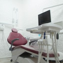 Dr. Kiyonobu Takizawa, Dentista - Odontólogo