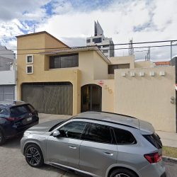 Dra. Adriana Guerra Santillán, Dentista - Odontólogo