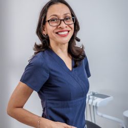 Dra. Alejandra Jiménez Mendoza, Dentista - Odontólogo