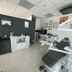 Dra. Alejandra Torrano D' Thomas, Dentista - Odontólogo