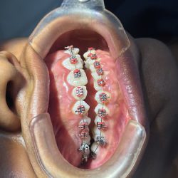 Dra. Fernanda Del Rio, Dentista - Odontólogo