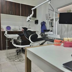 Dra. Karla Garnica Elguero, Dentista - Odontólogo