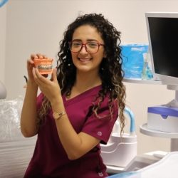 Dra. Laura Cecilia Morales García, Dentista - Odontólogo