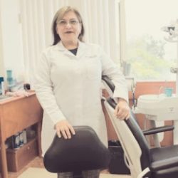 Dra. Lourdes Fabiola Chávez Ceballos, Dentista - Odontólogo