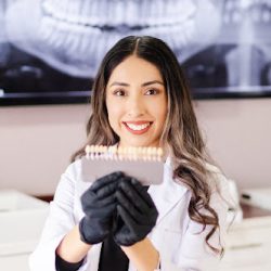 Dra. Nayeli Solís - Dentista