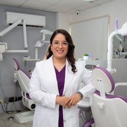 Dra Samantha Gonzalez, Dentista - Odontólogo