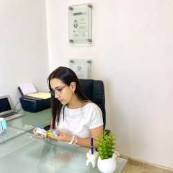 Sensi Odontología Estética E Implantológica