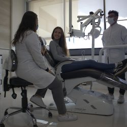 Sonriente, Odontología Avanzada Y Microscópica